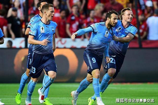 申花客战青岛西海岸：斯卢茨基关键调整能否助球队抢分？